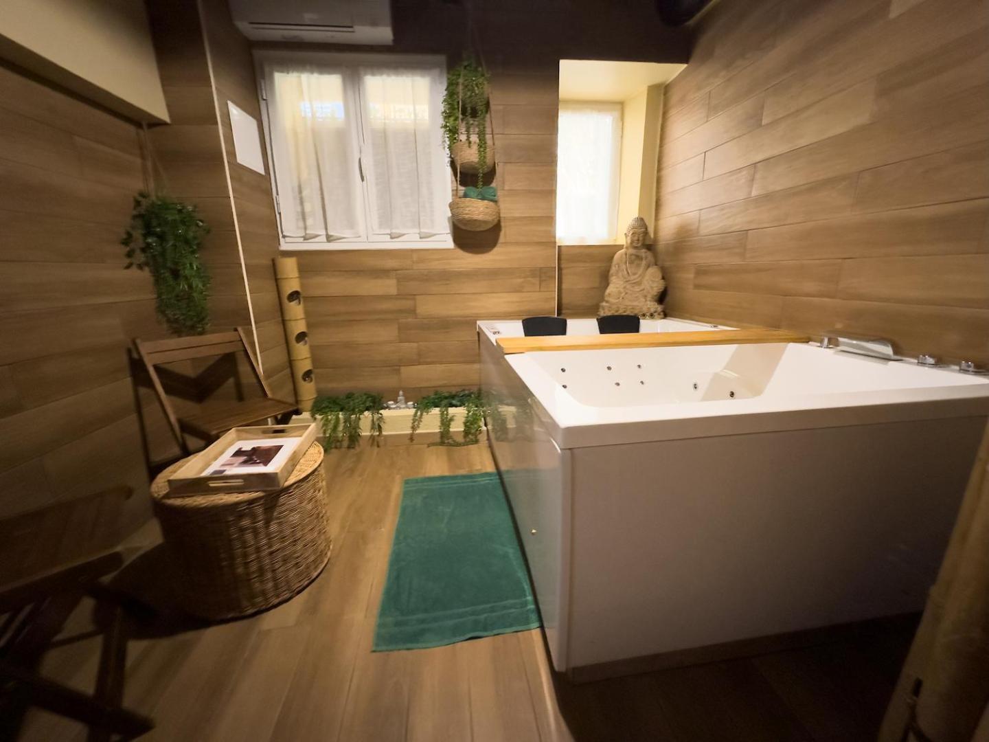 Apartament Le Balneo Jacuzzi Vieil Antibes Safranier Zewnętrze zdjęcie